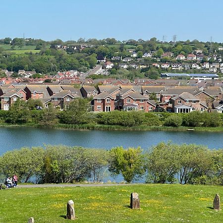 Stunning 2 Bed House Near Coastal Path/Lake/Beach Llanelli Exterior photo